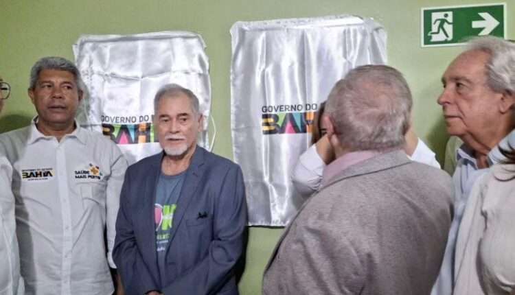 No descerramento da placa Dr. Renato e o Governador Gerônimo Rodrigues.